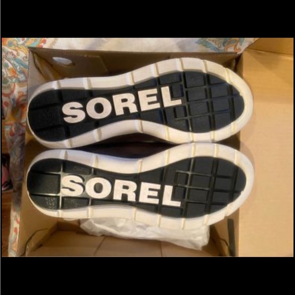 Sorel Joan explorer 8.5 brand new never worn. - Picture 2 of 6
